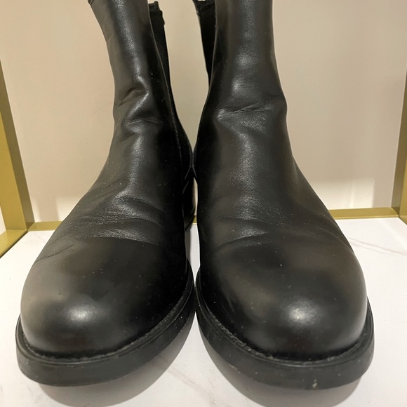 LA CANADIENNE Siena Leather Chelsea Boots - Picture 6 of 9